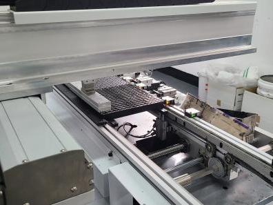 Fully automatic glue filling machine