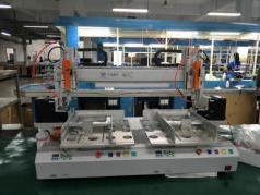 Automatic screwing machine