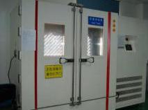 Low temperature test chamber